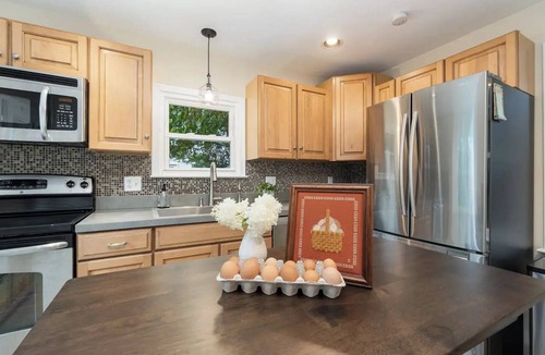 Bausman House | Quaint & Convenient Lancaster Farmette w/Hot Tub
