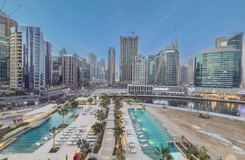 Business Bay Apartment | Réveille Face au Burj Khalifa Vu Canal & Piscine