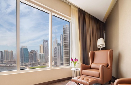Business Bay Hotel | Radisson Blu Hotel, Dubai Canal View
