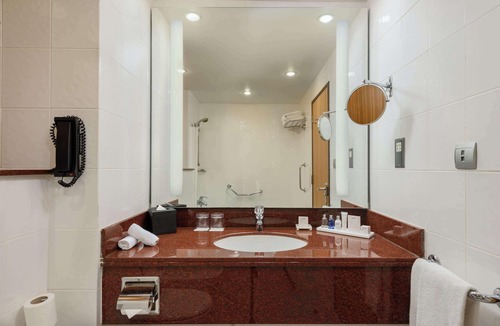 Al Khuwair Hotel | Radisson Blu Hotel, Muscat