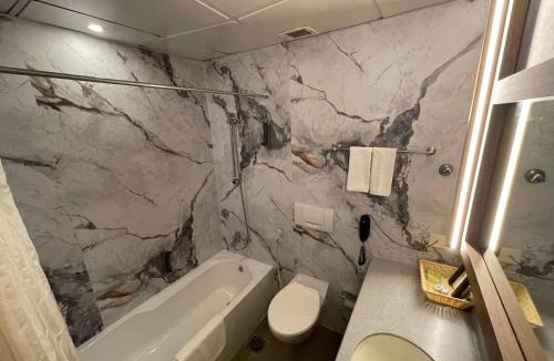 Qurm Hotel | Ramee Guestline Hotel