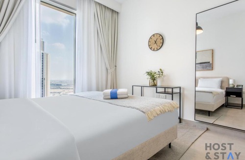 Dubai Apartment | Refined 1BR in Creek Horizon, Creek Harbour - Host & Stay