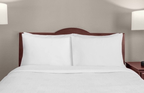 Pleasanton Hotel | Relaxing Room in Bay Area | Hotel with Outdoor Patio & Free Parking