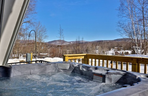 Killington Cabin | Rent An Inn! Takeover the Birch Ridge Mountain Lodge: 11 Rooms, Bar, Fireplace. 28 ppl. Event space.