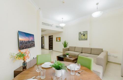 Al Barsha 1 Apartment | RH- Modern Urban Oasis, Spacious 02RB near mall of Emirates