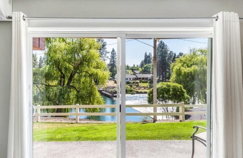 Bend House | Riverfront Studio in Downtown Bend