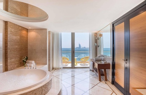 Palm Jumeirah Hotel | Rixos The Palm Hotel & Suites