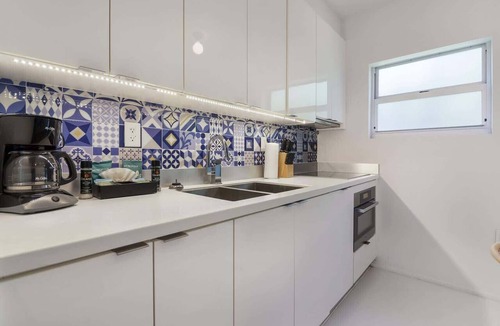 South Pointe Apartment | Roami at 250 Collins | 5 Bed | Pool - 2 units