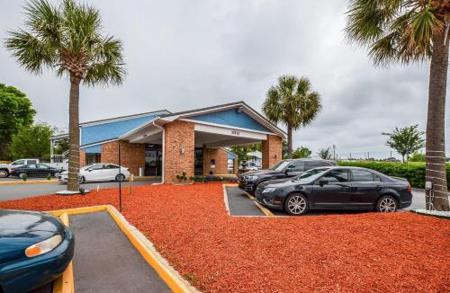 North Charleston Hotel | Rodeway Inn North Charleston - Ashley Phosphate