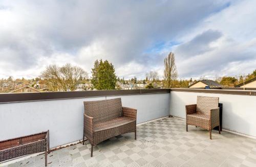 University District House | Rooftop Patio! Retreat By UW, 6 Mi to Lumen Field