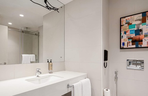 Bur Dubai Hotel | Rove Bur Dubai Healthcare City