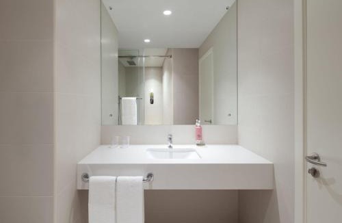 Bur Dubai Hotel | Rove Bur Dubai - Healthcare City