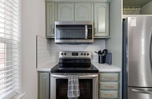 South Salt Lake House | Salt Lake Sanctuary -Hot Tub -Gated Parking+Garage