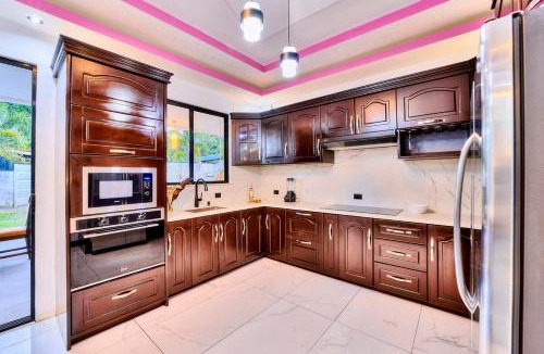 Cahuita Villa | Samanea House Deluxe, big pool, 10min from PV