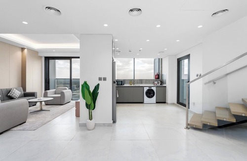 Jumeirah Village Triangle Apartment | Samaya Holiday Homes Cloud Suites