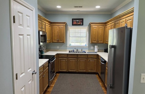 Oceanmarsh Subdivision House | Sea Island Cotton (Golf Cart & Internet) 2 car passes with full-week rental!