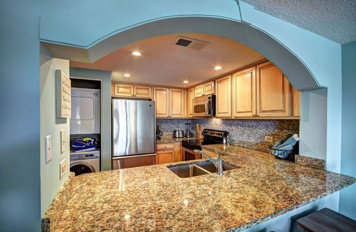 Palmetto Dunes Condo | Shelter Cove Marina BEST VIEW! Spotless 1 BR. Small dog. No stairs.