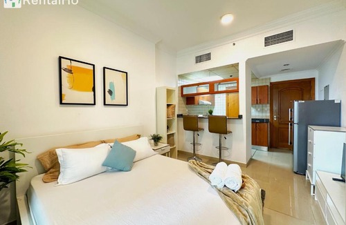 Dubai Marina Apartment | Simple and Affordable Studio with Balcony and Rooftop Pool with amazing views in Great Location, Manchester Tower