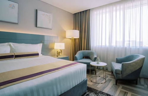 Al Muraqqabat Hotel | Skyline Explorer | Burj Khalifa, Dubai Fountain & Rooftop Infinity Pool