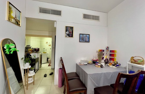 Abu Dhabi Apartment | Soothing 1-bedroom apartment with AC in Abu Dhabi