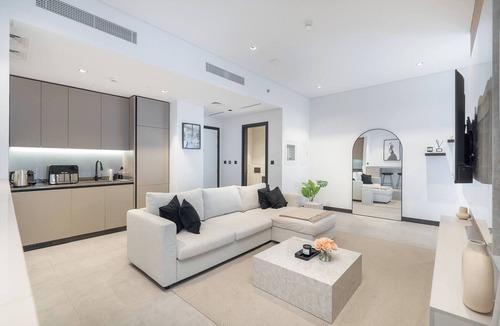 Business Bay Apartment | Spacious 1Bedroom, Burj views, Infinity Pool & Jacuzzi