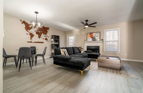 Huntcliff Condo | Spacious 2 BR Condo/Pool Access