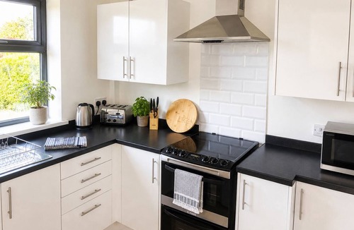 Coxhoe Apartment | Spacious 3 bed, 2 min drive from amazon and A1