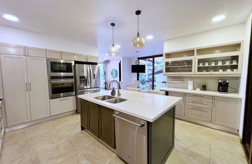 San Antonio House | Spacious 5-bedroom house with, Pool, Gym, Sauna, and Large Yard in Escazu