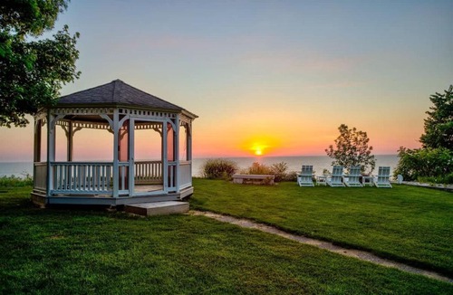 South Haven House | Spacious A-Frame with Lake Michigan Views & Hot Tub-Family Friendly
