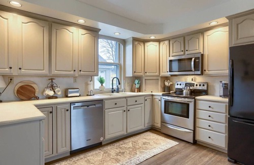 Paradise House | Spacious Home near Lancaster Sites and Shopping