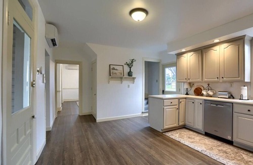Paradise House | Spacious Home near Lancaster Sites and Shopping
