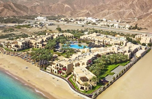 Al Aqah Hotel | Spacious, Sun-Filled Room with Pool Access – Enjoy a Peaceful Beach Retreat