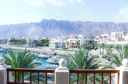 As Sifah Apartment | Spacious Waterfront Elegance