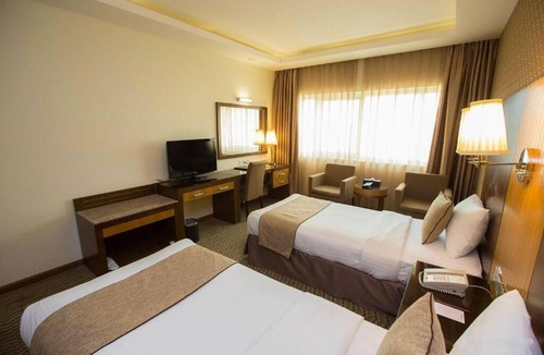 Al Qusais Apartment | Standard Room Near Tudomart By Luxury Bookings