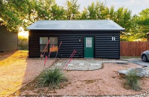 Canyon Lake Cabin | Starlight Horizon Hot Tub Cabin + Shared Pool, Firepits, Games, & Pets Stay Free