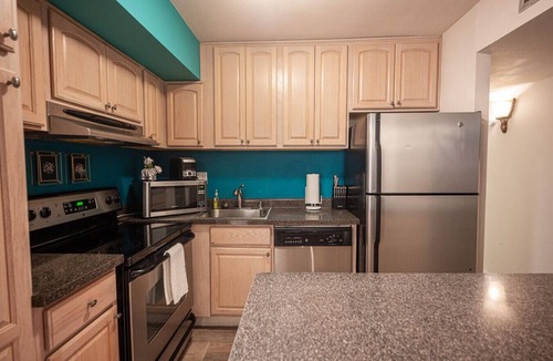 Las Vegas Strip Condo | Stay Together Suites - Group Condominium, Sleeps 16, Center Strip - Jockey Club