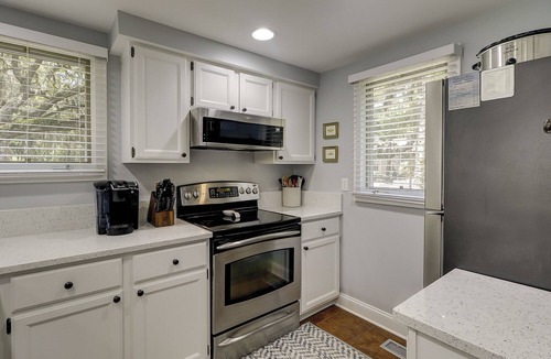 Palmetto Dunes Villa | Steps from the beach.s