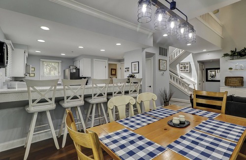 Palmetto Dunes Villa | Steps from the beach.s