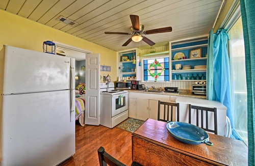 Gulf Palms Cottage | Steps to Gulf! Pet-friendly Galveston Getaway