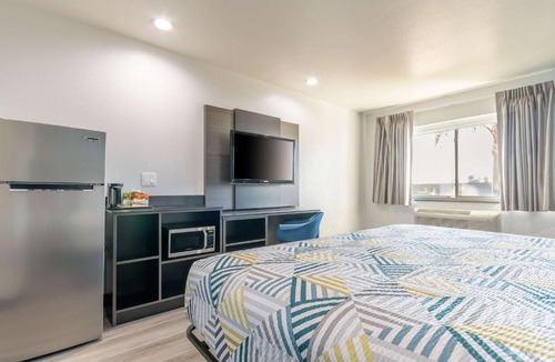 Eastside Hotel | Studio 6 Suites Perris, CA