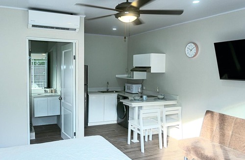 Jaco Apartment | Studio w/pool, 5 minute walk to Beach