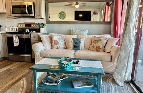 Hilton Head Island Condo | Stunning Oceanview Luxury Remodel, Bikes Included!