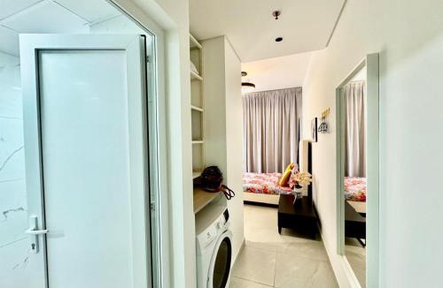 Bur Dubai Apartment | Stunning studio with balcony close to metro