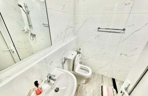 Bur Dubai Apartment | Stunning studio with balcony close to metro