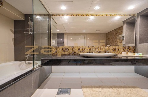 Downtown Dubai Apartment | Stylish 1BR-Upper Crest Near Dubai Mall