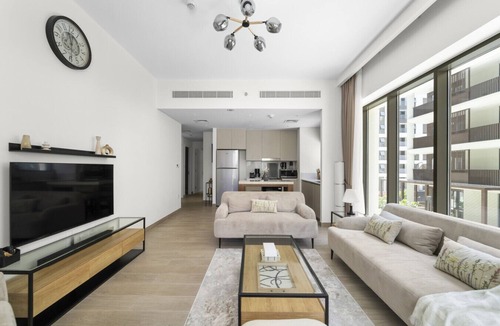 Dubai Apartment | Stylish 2BR | Creek Grove | Near Downtown