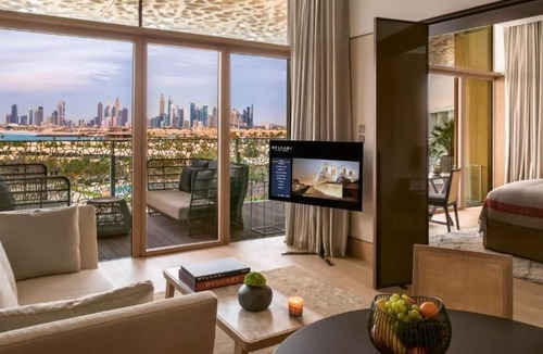 Jumeirah House | Superior King Room in Private Resort Island