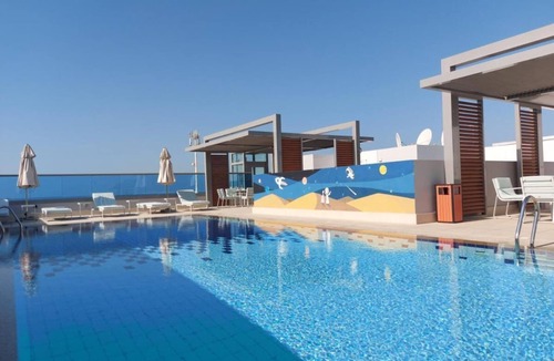 Umm Suqeim 1 Apartment | Superior Room Near Kite Beach By Luxury Bookings