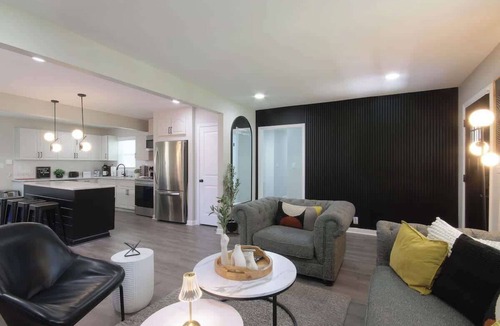 Columbia House | The Cola White House | Sleeps 16 | 7 minutes to DT