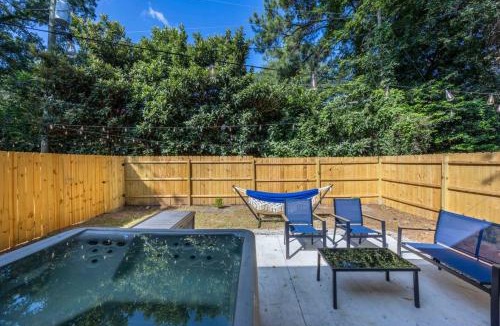 Columbia Apartment | The End Zone - Hot Tub